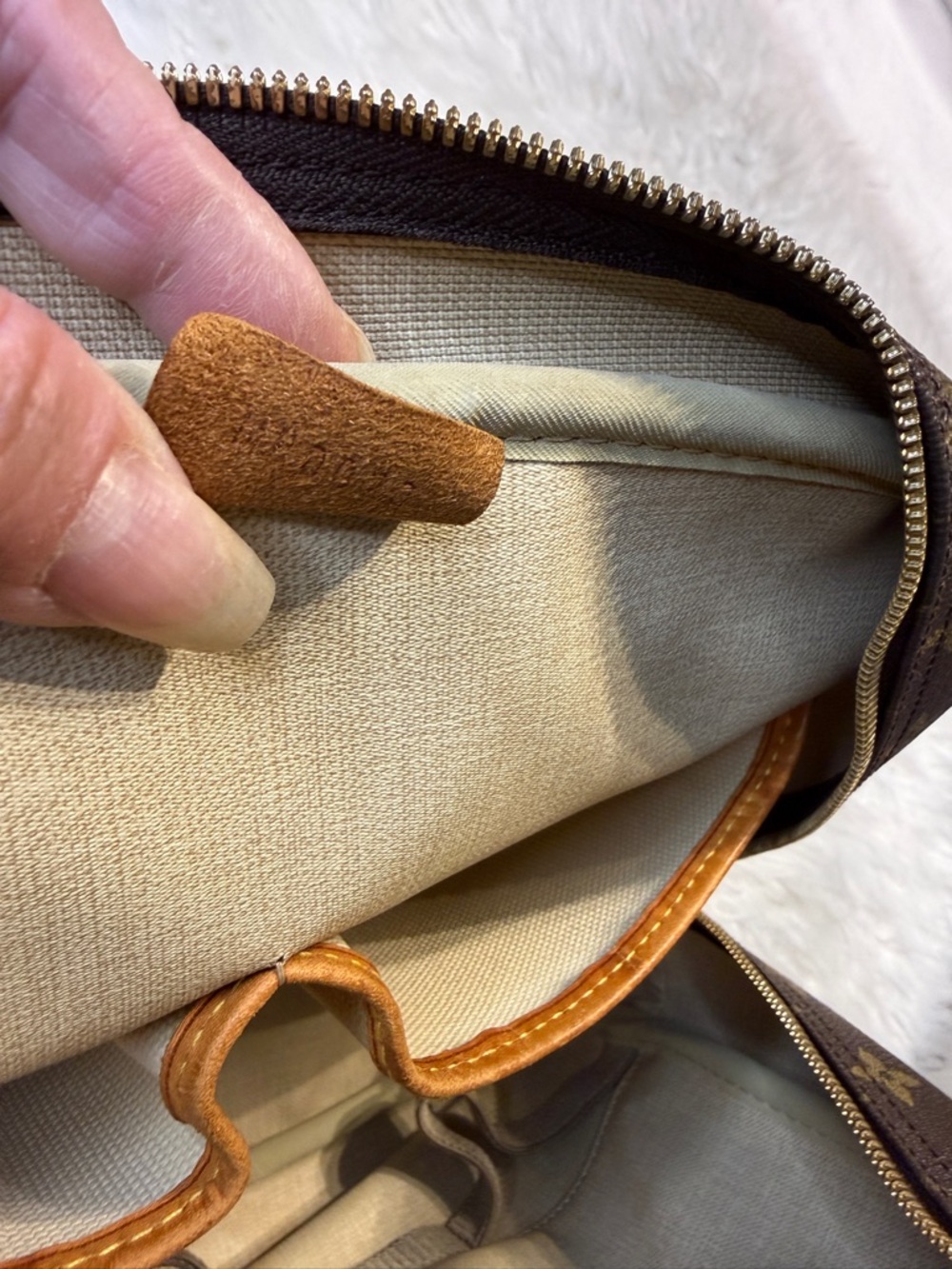 Louis Vuitton Deauville Monogram Canvas Satchel w/ Lock & Clochette Authentic - Picture 11 of 16